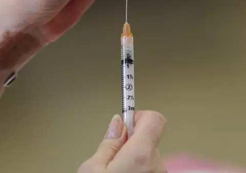 Asistentă medicală suspectată de uciderea a 13 pacienţi, arestată în Italia