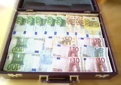 Bogații României nu se înghesuie să cumpere apartamente de lux  