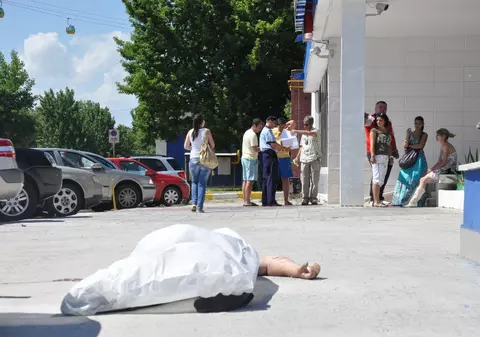 Un bărbat s-a aruncat de la etajul 8 al unui hotel din Mamaia 