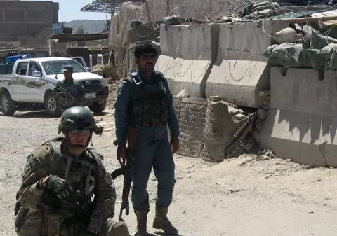 Obama va anunţa retragerea, până la sfârşitul lui 2012, a 30.000 de militari din Afganistan
