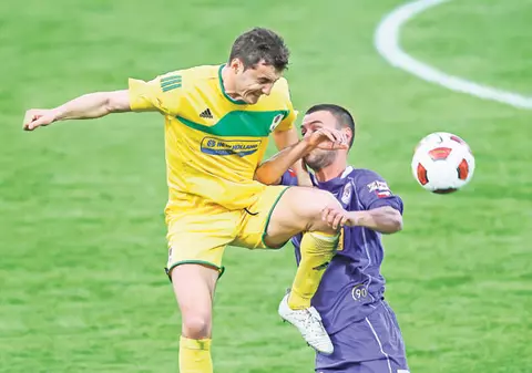 Poli şi Gloria speră