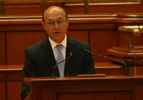  Traian Băsescu merge la festivitățile de la Roma, alături de liderul Kosovo 