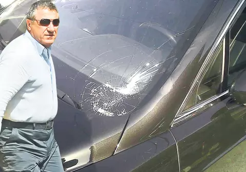 Foto | Impresarul Victor Becali a lovit un om cu Bentley-ul