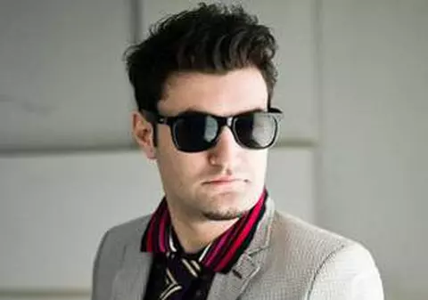 Smiley îşi donează laptopul unui fan. Va lăsa pe el pozele şi discografia sa