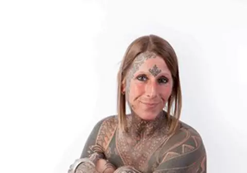 Foto | Vă vine să credeţi că are un singur tatuaj?
