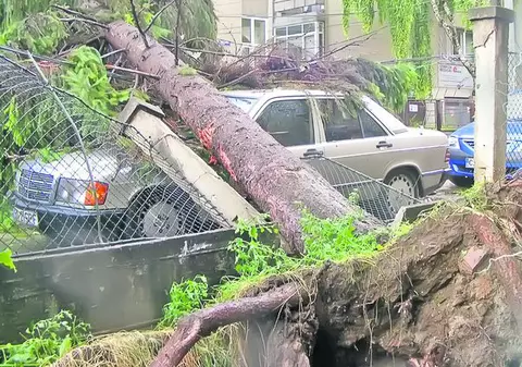 Și pe la noi zici că a trecut taifunul!