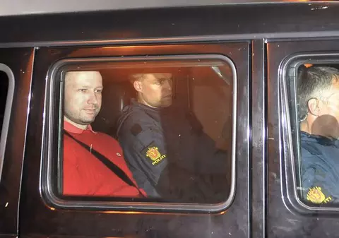 Anders Breivik, în arest până pe 26 septembrie. Îi sunt interzise orice fel de canale de comunicare