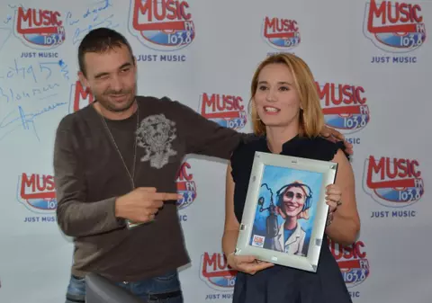 Andreea  Esca a mers la prima petrecere de adolescentă cu pantofii mamei sale