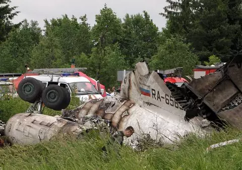 Miracol! Au scăpat după ce un avion s-a prăbuşit peste casele lor