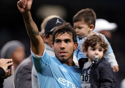 Banii nu sunt totul! Tevez renunţă la un salariu uriaş de dragul copiilor lui