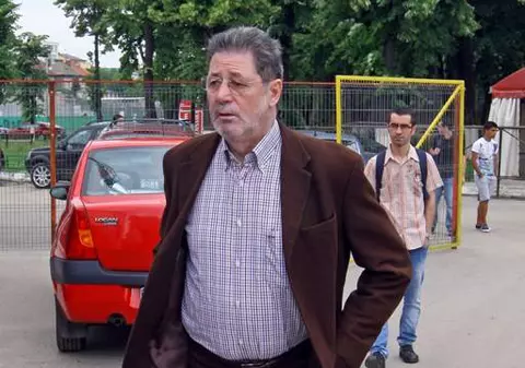 Cornel Dinu: “În loc să am trabucuri în gură, îmi bagă oxigen în nas!”