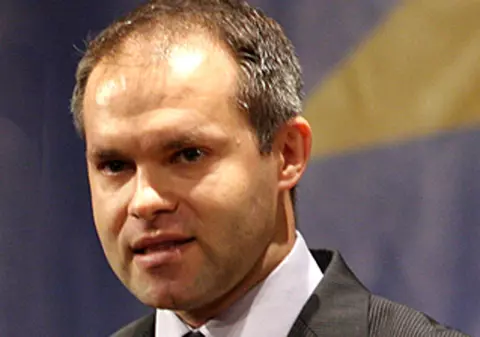 Ministrul Daniel Funeriu a ”dăruit” o inimă unui elev