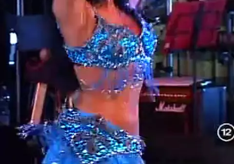 Video | Adelina Pestrițu știe să dea din buric. Uite-o cum dansează!
