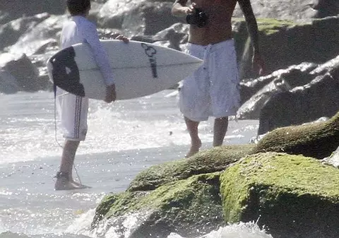 Foto | David Beckham și-a lăsat fetele acasă și a mers la surf cu băieții
