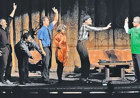 Băse, n-ai pierdut nimic! Piesa "Blonda, chiorul şi piticul" nu merită vizionată nici gratis