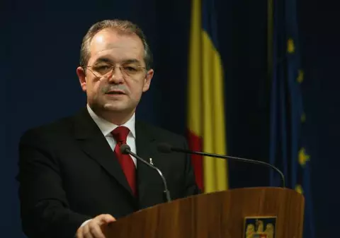 Poliţistul care şi-a omorât părinţii a dat vina pentru faptele sale pe premier: «Boc e vinovat»