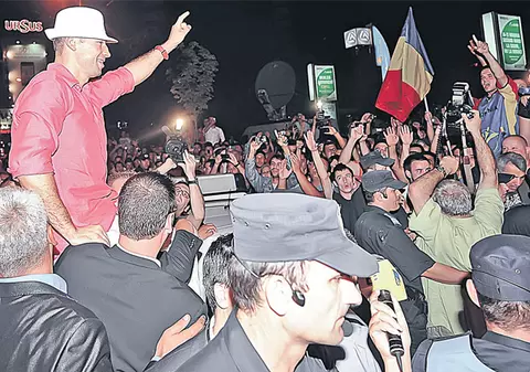 Lucian Bute a petrecut până la 6 dimineaţa