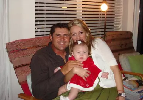 Catrinel Sandu îl sfătuiește pe fostul ei iubit, Lucian Viziru, să fie alături de soția și băiețelul său