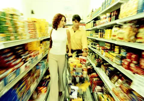 INS: Suntem prea ocupați să supreviețuim pentru a mai și investi