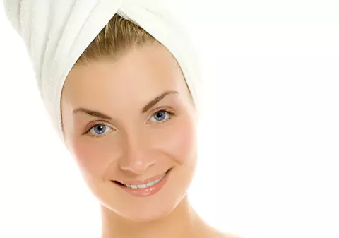 Cosmeticele ascund 475 de chimicale