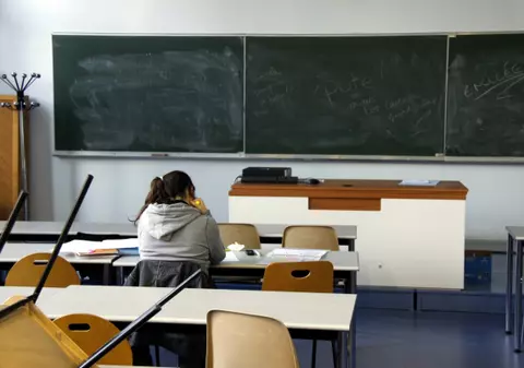 Părinţii cer ministrului interzicerea meditaţiilor cu dascălul de la clasă