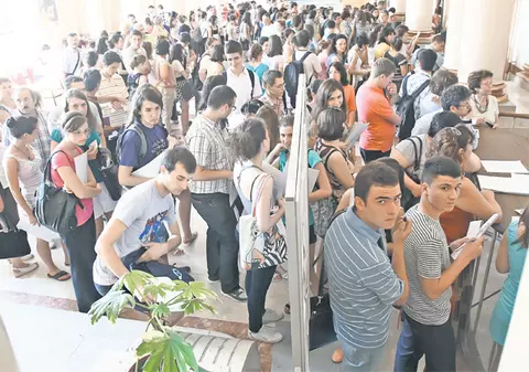 Nebunia admiterii la universitate e în toi! "M-am băgat la 12 facultăţi"