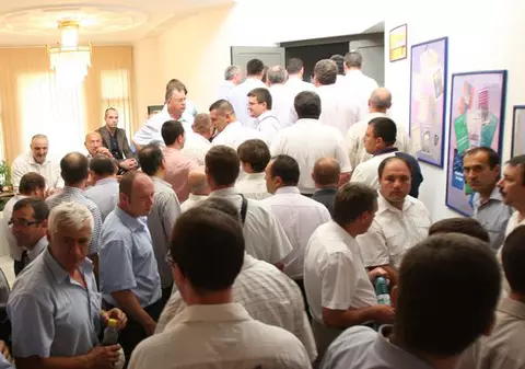 Angajaţii de la Fisc s-au îmbulzit ca să dea examen