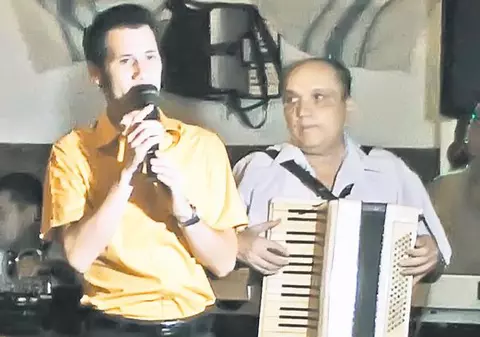 Ghici cine a asigurat bună dispoziţia la botezul lui Darius, fiul lui Dragoș Dolănescu?