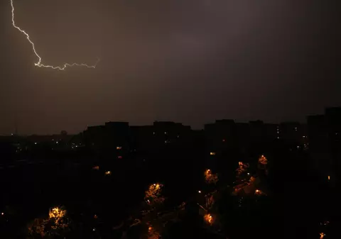 Foto | Avertizare de furtună în București! Trimite-ne fotografii cu vijelia!