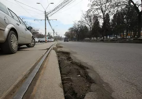 Ghici cât costă ”numărarea” gropilor din Bucureşti?! 8,3 milioane de euro! 