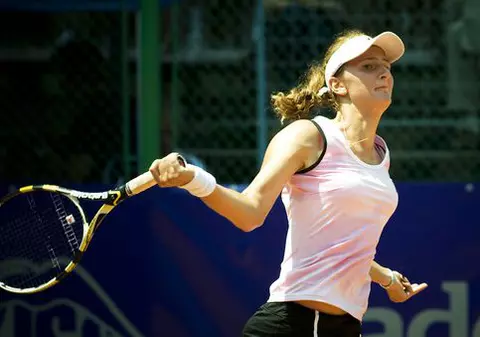 Finală Irina Begu - Laura Pous-Tio, la BCR Open Romania 2011