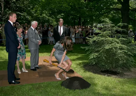 Foto&Video | Kate și William au plantat copaci în Canada