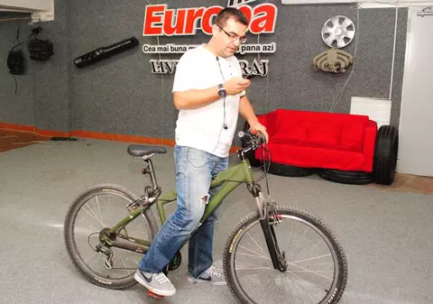 Mihai Mărgineanu cântă în garajul Europa FM
