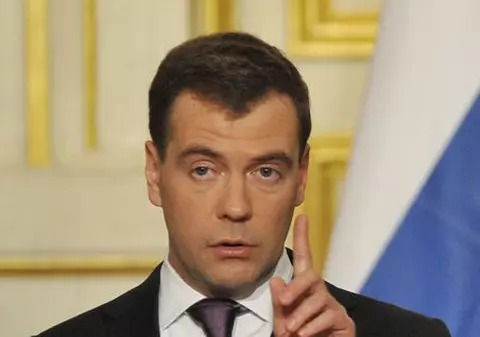 Dimitri Medvedev a lucrat ca gunoier