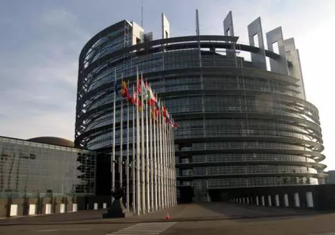 Îngrijorare privind securitatea Parlamentului European! Doi șoferi ai instituției au transportat CD-uri cu propagandă pentru ISIS