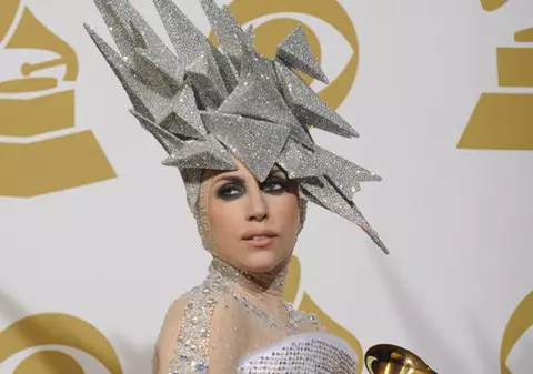 Lady GaGa foloseşte pastile împotriva chelirii