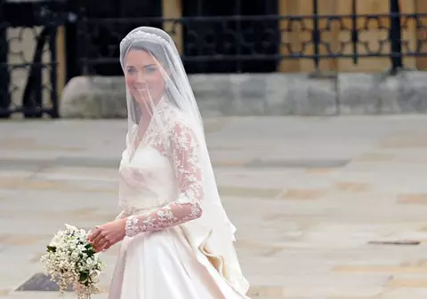 Rochia de mireasă a prinţesei Kate, expusă la palatul Buckingham