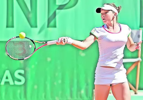 Simona Halep a reuşit succesul carierei, la Toronto, în faţa Svetlanei Kuzneţova