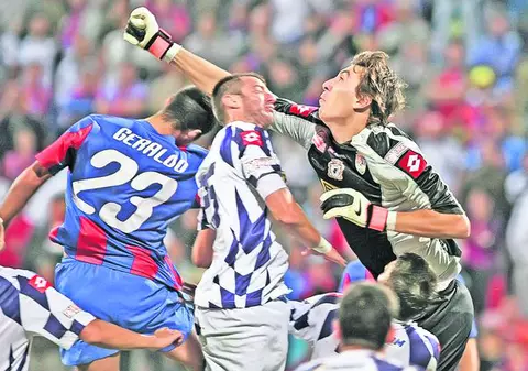 Primul antrenor al lui Pantilimon, Valerian Voicu, vorbeşte despre portarul lui Manchester City: «Era un plăvan cu muci la nas»