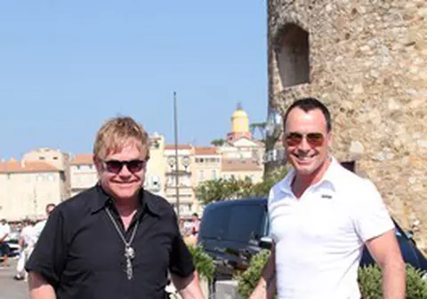 Foto | Iată ce tătici grijulii sunt Elton John şi iubitul său!