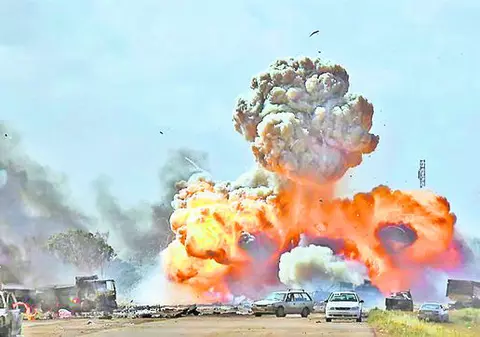 Pentru că au refuzat să fie evacuaţi din Tripoli atunci când s-a putut, acum, 50 de români sunt blocaţi în Libia