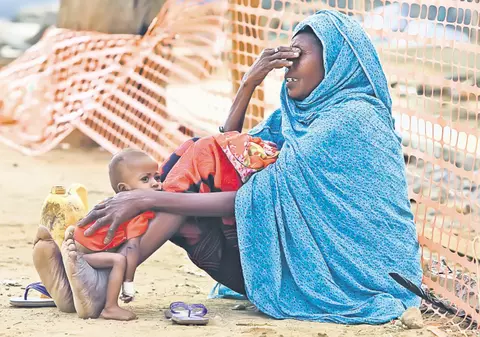 După foamete, acum somalezii se confruntă şi cu o boală teribilă: cad seceraţi de holeră