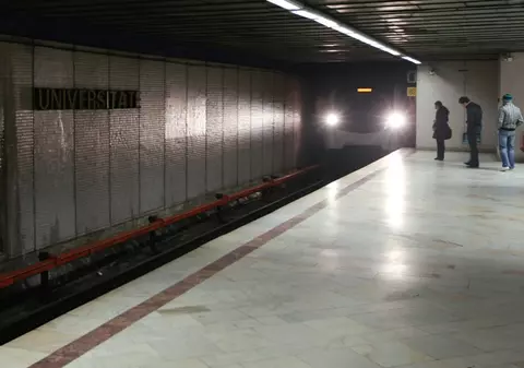 Un tânăr vrea să facă galerie foto-gigant în staţiile de metrou din Bucureşti