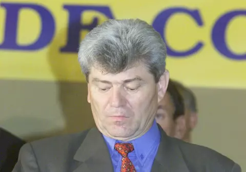 Iată câte titluri de "cetăţeni de onoare" au membrii guvernului Boc!