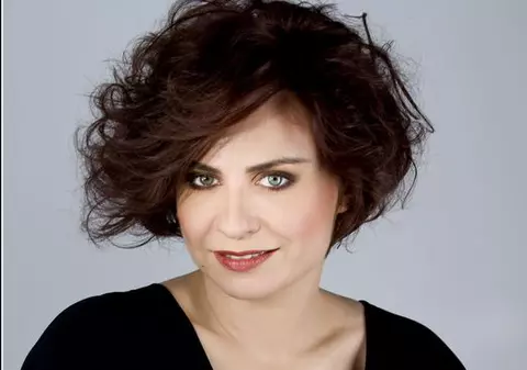 Adina Buzatu te vrea naş cu papion