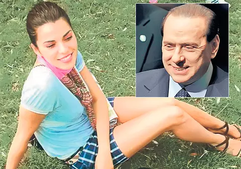 Berlusconi îi plăteşte studiile Ioanei?