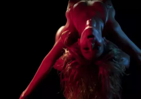 Foto & video| Beyonce, topless în ultimul videoclip
