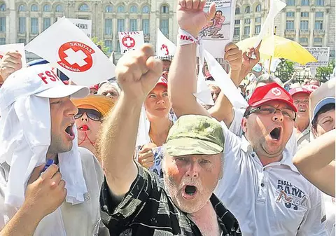 Guvernanții au făcut ping-pong cu măririle de salarii! Vă mai bateți mult joc de noi?