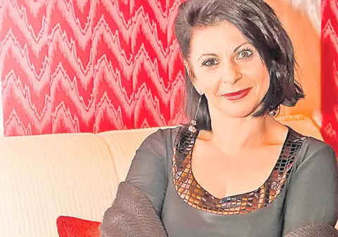 Elena Cârstea se face asistentă medicală