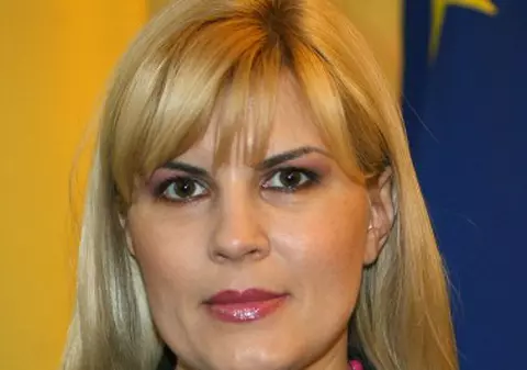 Canadienii sar în apărarea Elenei Udrea: nu este politicianul cu cele mai scumpe haine